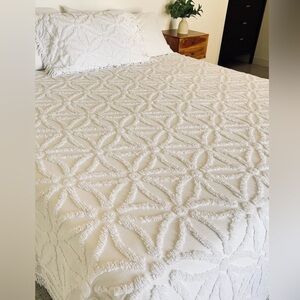 Lamont Home Arianna White Textured Chenille Floral Geometric Queen Bedspread